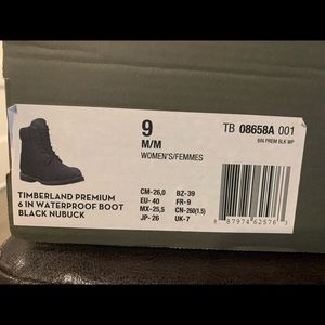 Timberland 6-inch premium Women’s waterproof boots. Size 9